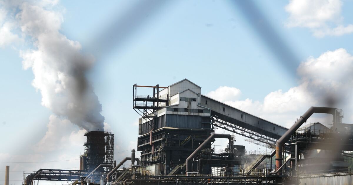 US Steel은 Clairton Coke를 회수하기 위해 일합니다. 폭발 후 배터리가 작동합니다.