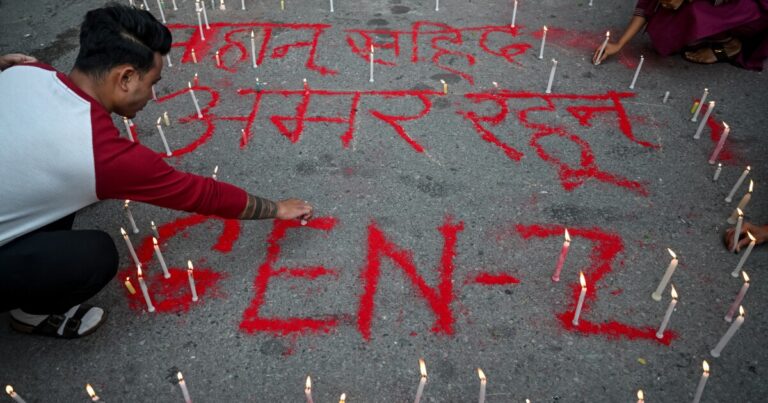 Z 주도의 시위가 네팔의 첫 여성 총리를 권력에 두는 방법
    


