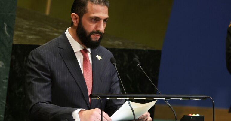 거의 60 년 만에 처음으로 시리아 대통령은 유엔에서 연설하기 위해 노력합니다.
    


