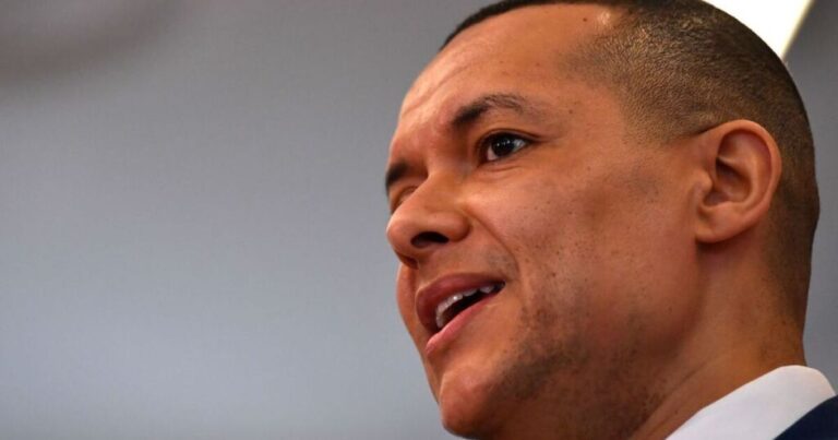 노동당 MP Clive Lewis는 영국의 활력이 넘치는 극한의 오른쪽에 있습니다
    


