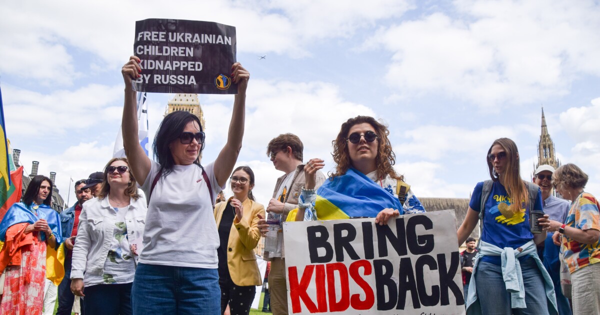 러시아는 우크라이나 어린이 군사 훈련과 재교육을 제공합니다.