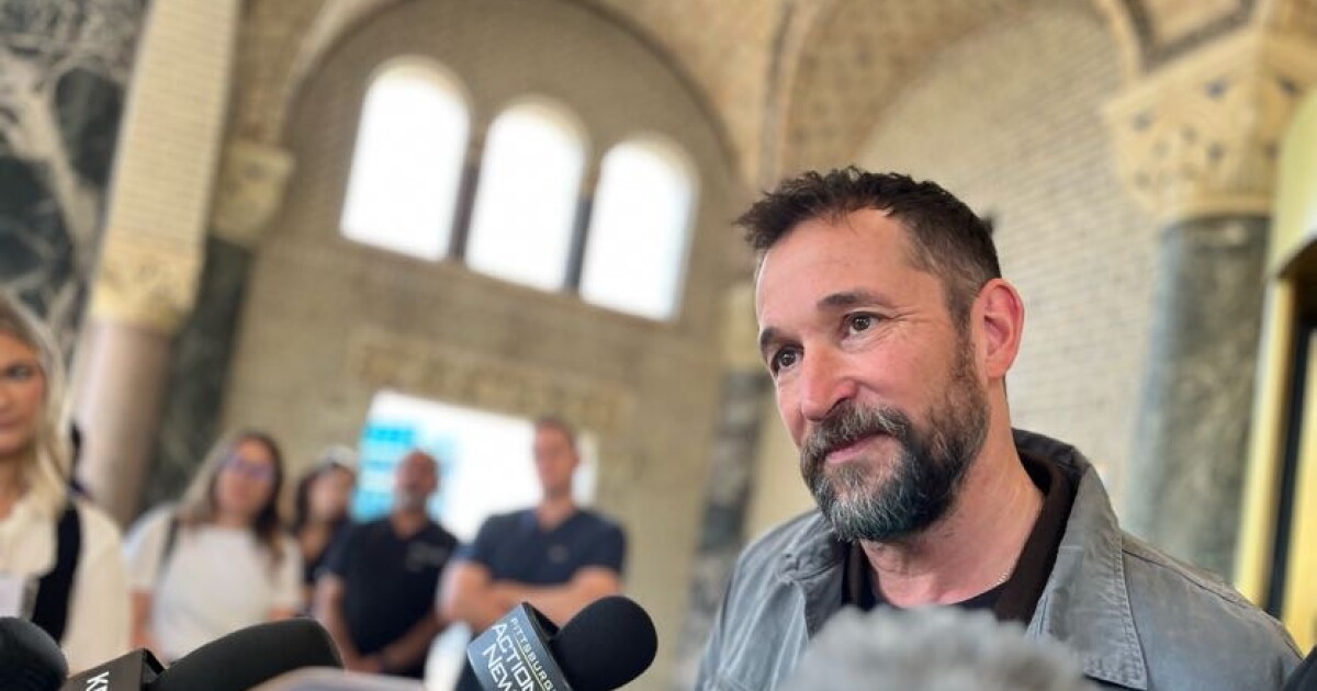 에미의 발 뒤꿈치에서“피트”와 노아 와일은 피츠버그로 돌아와 영화 시즌 2