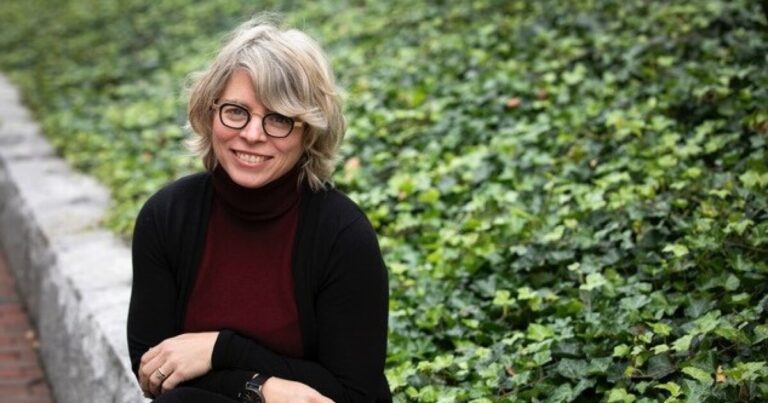 역사가 Jill Lepore는 피츠버그 방문에서 헌법을 탐구합니다
    


