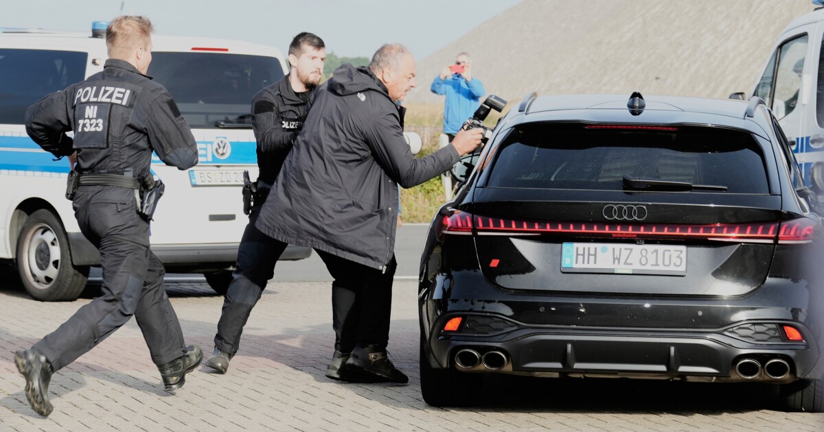 영국의 용의자는 관련없는 사건에서 시간을 보내고 나서 출시됩니다.