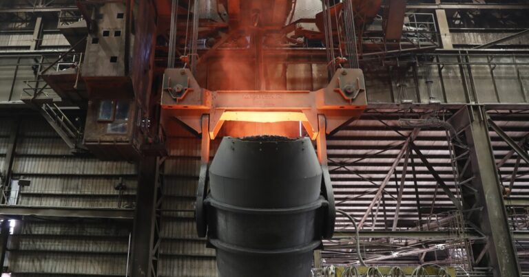 일리노이 공장에서 철강 생산을 종식하는 미국 스틸이지만 정리 해고가 없습니다.
    


