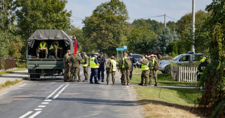 전 외교관은 폴란드로의 러시아 드론 침입이 의도적이라고 말했습니다.
    


