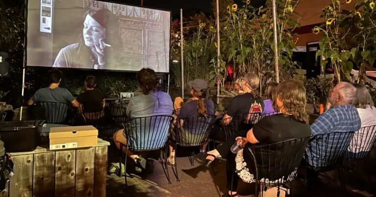 전 피츠버그 영화 제작자 직원들은 새로운 비영리 단체를 시작합니다
    


