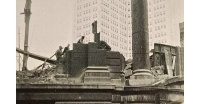 전시회는 수십 년 동안 피츠버그의 요점에 '눈'을 넣습니다
    


