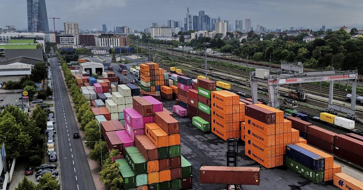 트럼프, 마약, 가정용 가구 및 대형 트럭에 대한 수입 세금