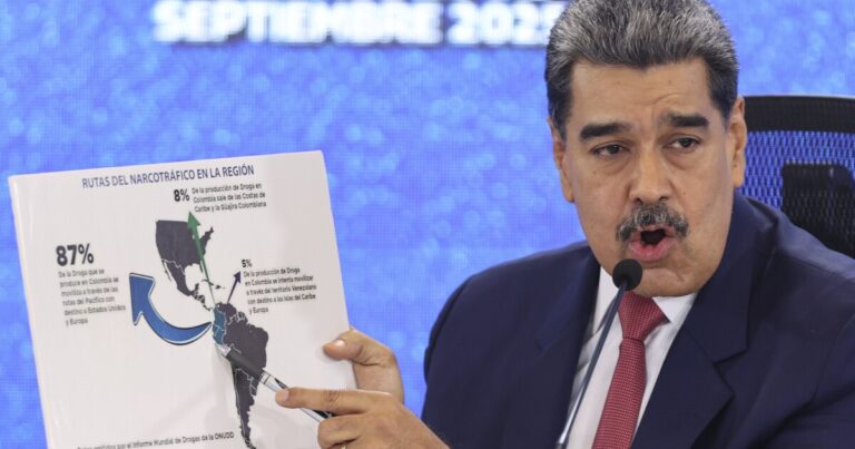 트럼프는 미군이 베네수엘라에서 마약을 가지고 다니는 보트를 목표로했다고 말했다.
    


