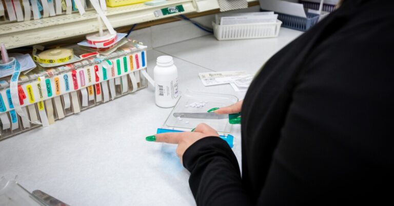 펜실베이니아 약사는 폐쇄를 위해 더 많은 개혁이 필요하다고 말합니다.
    


