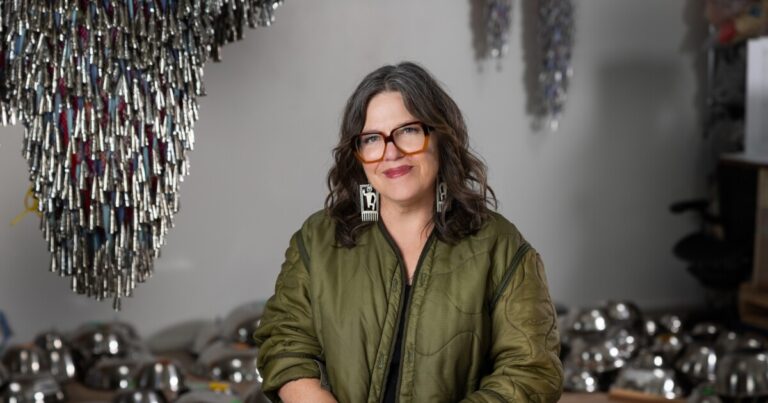 피츠버그 (Pittsburgh)의 아티스트가 유명한 하인즈 상을 수상했습니다
    


