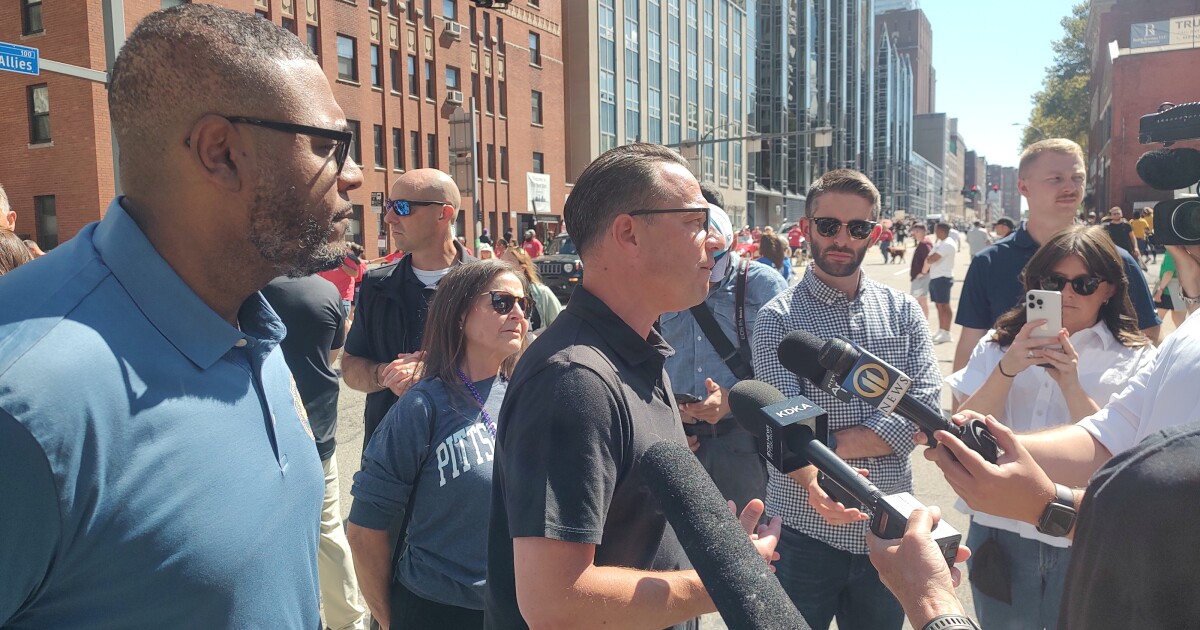 피츠버그 노동절 퍼레이드에서 Shapiro는 노동자들을 위해 싸울 수있는 서약, 예산 도움말을 위해 GOP 전화