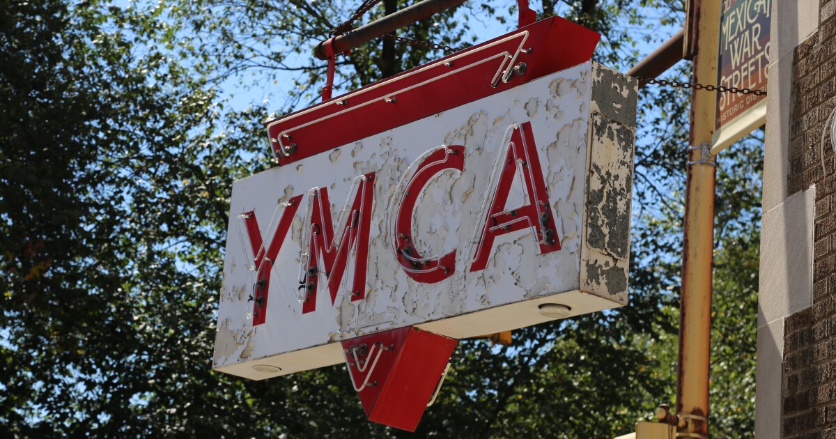 피츠버그 북쪽의 Allegheny YMCA에서 진행중인 리노베이션 내부의 엿보기