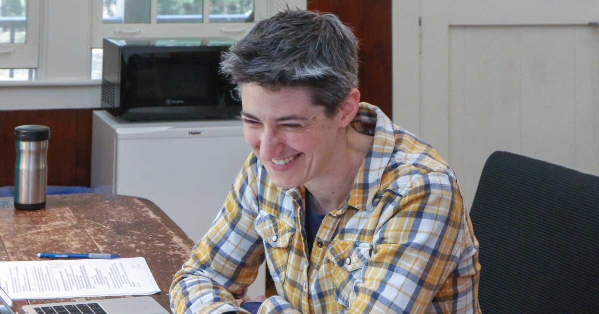 피츠버그 시티 극장에서 ASL 사인을 선보이는 월드 프리미어 연극