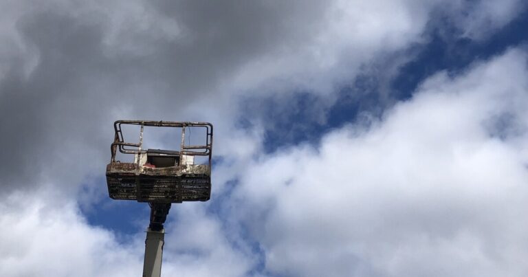 피츠버그 아티스트의 애팔 래 치아 퀼트 디자인을 장식하기위한 I-376의 교환을 개조했습니다.
    


