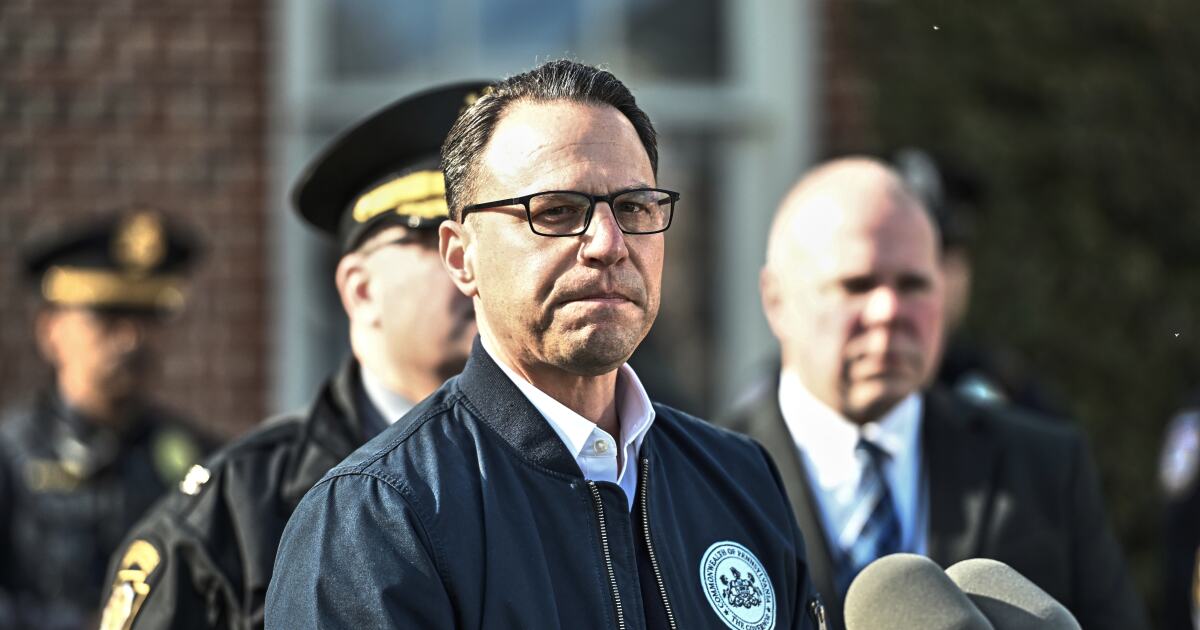 피츠버그에서 Shapiro는 폭력이 상승함에 따라 '도덕적 명확성'과 언어 보호를 요구합니다.