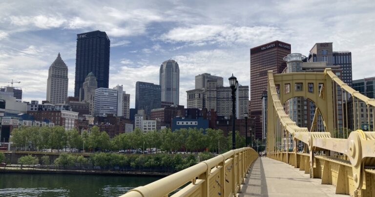 피츠버그의 레드 라이트 카메라 프로그램은 2026 년 초까지 거리를 강타합니다.
    


