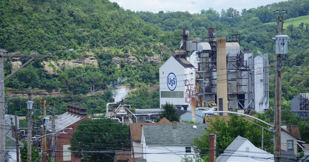 EPA는 US Steel이 암을 유발하는 배출물을 모니터링하도록 강제하는 규칙을 뒤집습니다.