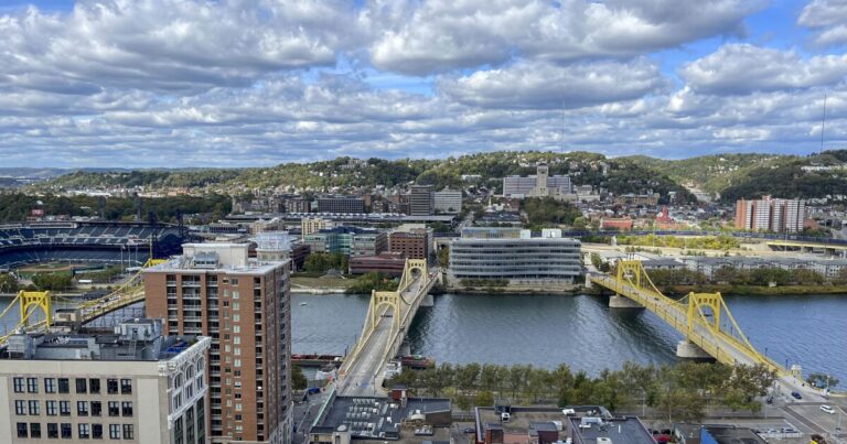 Eos Energy는 본사를 North Side로 이전하고 지역에 3억 5300만 달러를 투자할 것이라고 Shapiro는 밝혔습니다.
    


