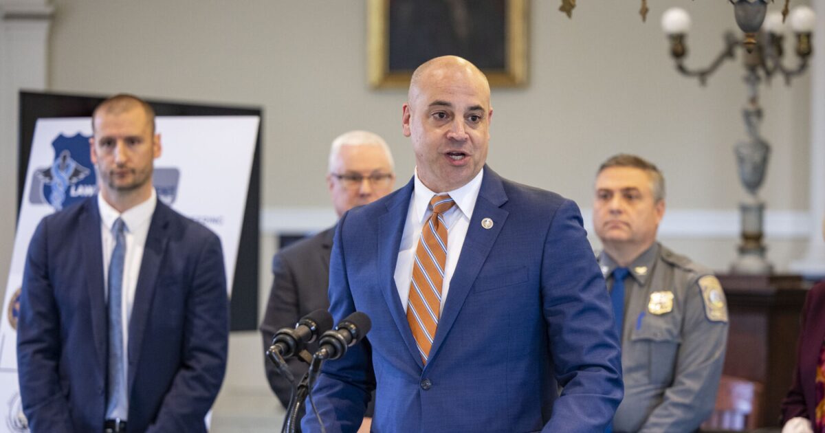 Pa. 법무 장관 Dave Sunday가 새로운 정신 건강 전환 프로그램을 시작합니다.