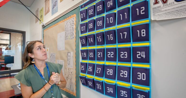 Pa. 상원은 K-12 교실에서 휴대폰 제한을 모색합니다.
    


