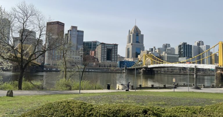 Riverlife는 피츠버그 해안 15마일 연결을 시작하기 위한 자금을 모색합니다.
    


