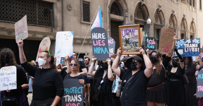 가족은 연방 법원에 DOJ 조사에서 UPMC 트랜스 환자 건강 기록을 보호 할 것을 촉구합니다.
    


