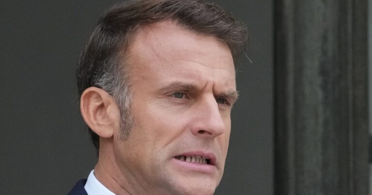 마크롱, 사임한 지 불과 며칠 만에 르코르누를 프랑스 총리로 복귀
    


