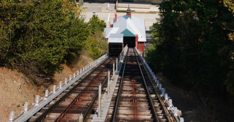 머농가헬라 인클라인(Monongahela Incline)은 유지보수 일주일 동안 폐쇄됩니다
    


