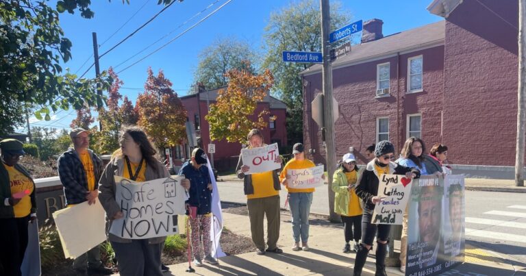 문제가 있는 Hill District 부동산 세입자는 개선을 요구합니다.
    


