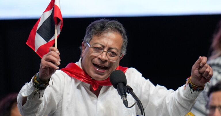 미국, 마약 거래 혐의로 콜롬비아 대통령과 가족에 제재 부과
    


