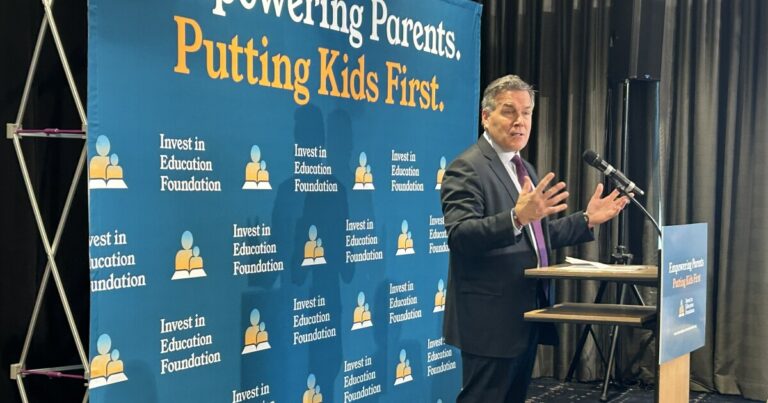 새로운 연방 교육 세액 공제는 펜실베니아 학교 선택 정책에 대한 논쟁을 불러일으킵니다.
    


