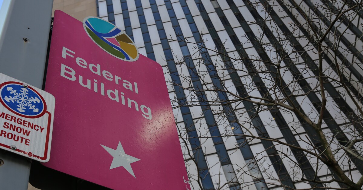 연방 정부 폐쇄로 인해 수백 명의 서부 펜실베니아 IRS 직원이 해고되었습니다.