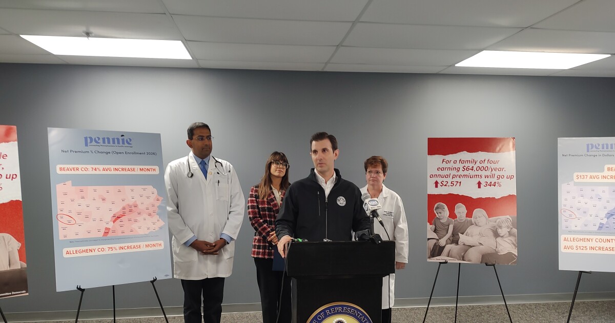 연방정부의 교착상태로 인해 '파괴적인' 보험료 급등이 예상된다고 Deluzio는 경고했습니다.