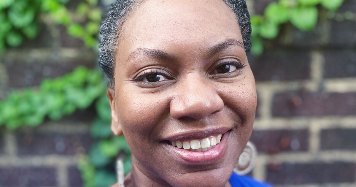 저자 Tahirah J. Walker는 피츠버그의 흑인 여성에 대해 어떻게 이야기하는지 탐구합니다.