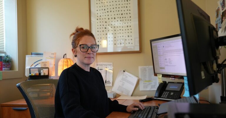 주 및 연방 정부가 정체된 상황에서 펜실베니아 강간 위기 센터는 운영을 유지하기 위해 고군분투하고 있습니다.
    


