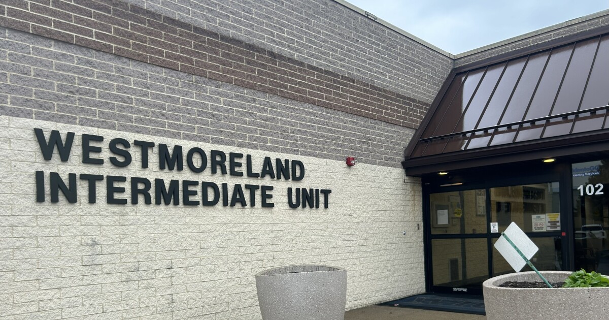 주 예산 난관으로 인해 자금 지원이 지연됨에 따라 Westmoreland 카운티 교육자들에게 해고가 임박했습니다.