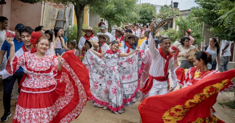 콜롬비아 : La Cuna de la Cumbia
    


