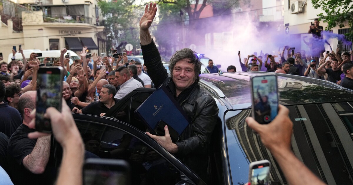 트럼프 측근인 아르헨티나 밀레이 대통령이 중간선거에서 심판을 받게 됐다.