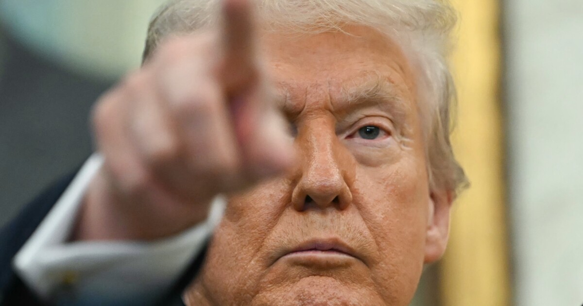 트럼프는 베네수엘라 마약거래에 대한 압박을 강화하고 있다. 그리고 판사는 폐쇄 해고를 일시 중지했습니다.