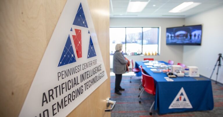 펜실베니아 고등교육 기관, K-12 지도자들은 학교에서 AI 사용이 확대됨에 따라 가드레일의 필요성을 강조합니다.
    


