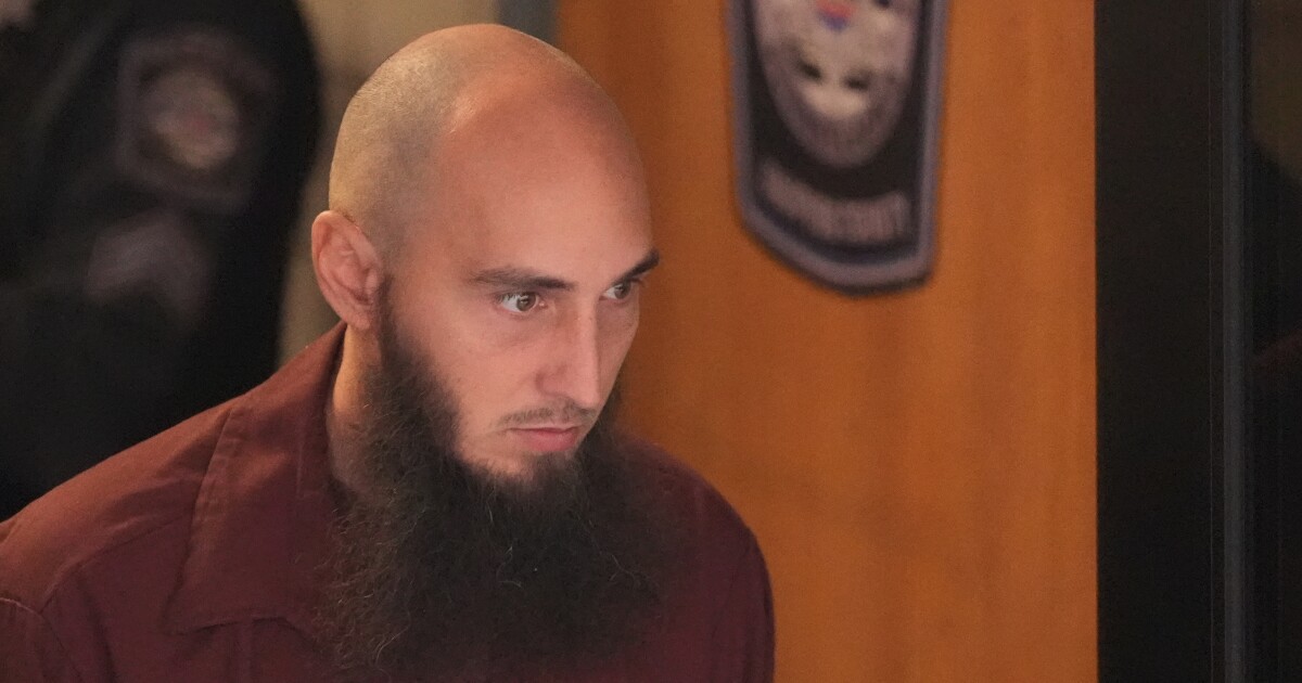 펜실베이니아 남성, 샤피로 가족이 자고 있는 동안 주지사 관저 방화 공격에 유죄 인정