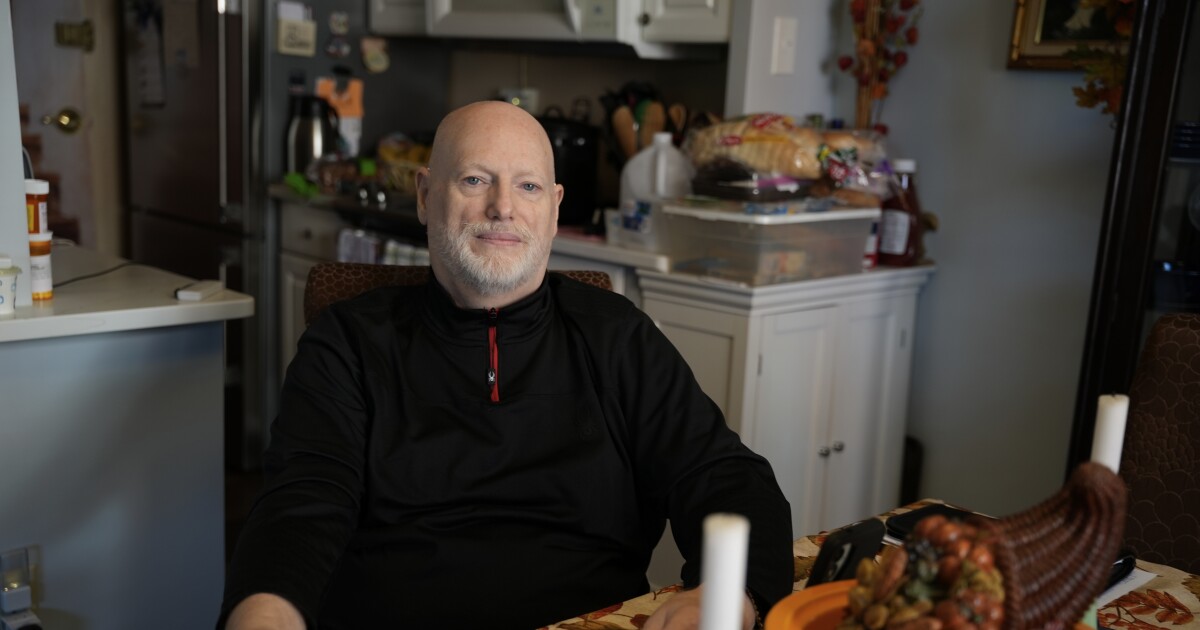 펜실베이니아주가 HIV 지원을 제한함에 따라 일부 환자들은 치솟는 의료비에 직면해 있습니다.