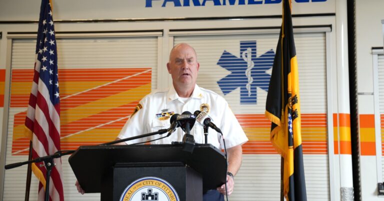 피츠버그 패 라드는 현장에서 외상 치료를 개선하기 위해 전혈을 운반하기 시작합니다.
    


