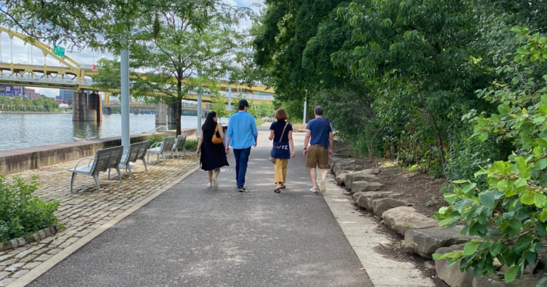 피츠버그는 자동차 옵션 생활에 대한 전국 조사에서 3위를 차지했습니다.
    


