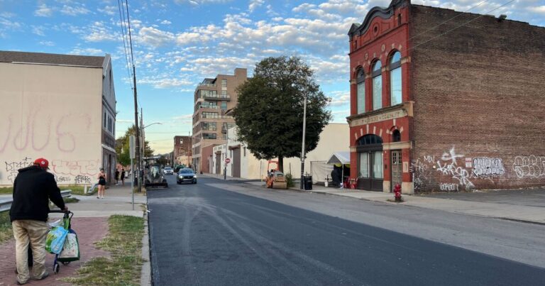 피츠버그의 Penn Ave. 점검은 안전을 목표로 하지만 스트립 지구 기업들은 정체를 두려워합니다.
    


