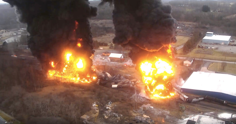 피트 분석에 따르면 위험한 열차 탈선은 취약한 지역사회에서 발생할 가능성이 더 높습니다.
    


