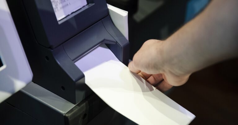 Allegheny 카운티 민주당원은 세금 징수원에서 타운십 감독관까지 투표에서 승리할 것이라고 선전합니다.
    


