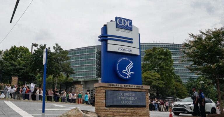 CDC는 백신이 자폐증을 유발할 수 있다고 주장합니다. 그리고 오늘 트럼프와 맘다니가 만나요
    


